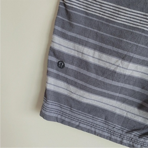 Lululemon Kahuna Shorts Golf Chino Gray Striped Mens 34 (Meas. 32W) - Picture 3 of 9